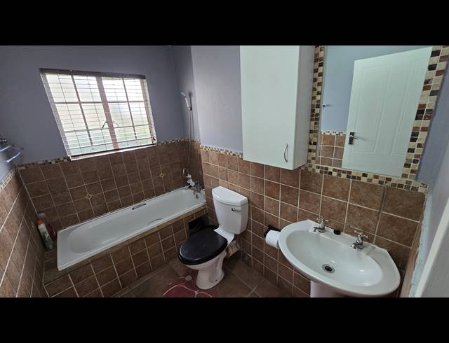 3 BEDROOM SECTIONAL TITLE FOR SALE IN CASTLEVIEW
